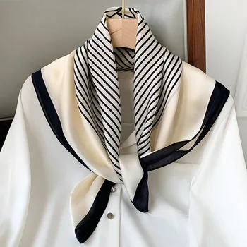 2020 луксозна зимна мода прическа е популярен шарени принт плажна кърпа годишният слънцезащитен крем копринен шал дама нов стил на морски шалове